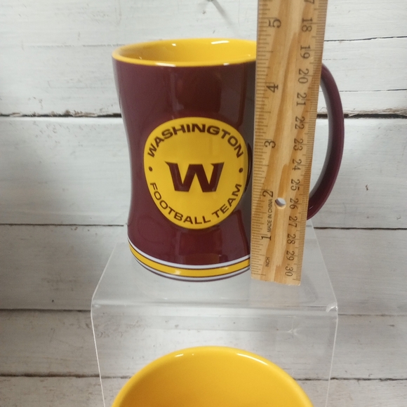 Set of 2 LOGO BRANDS Washington Commanders Football Team Sculpted Relief Coffee - Picture 7 of 8